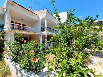 Doğanbey de Deniz Tarafında Mustakil Siteİçinde  Bahçeli Satılık 3+1 Villa
