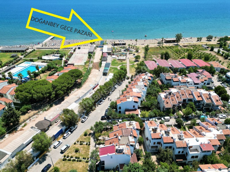 Doğanbey de Deniz Tarafında Mustakil Siteİçinde  Bahçeli Satılık 3+1 Villa